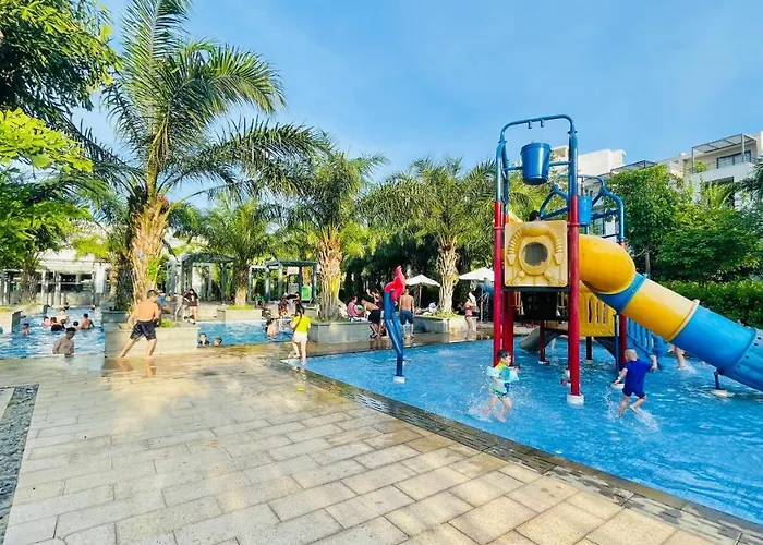 Khách sạn hẻo lánh Royal Lotus 5 Bedroom Hạ Long