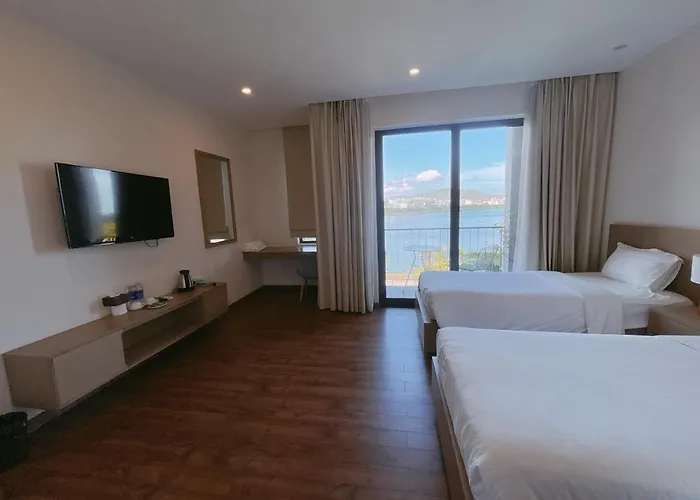 Khách sạn hẻo lánh Royal Lotus 5 Bedroom *